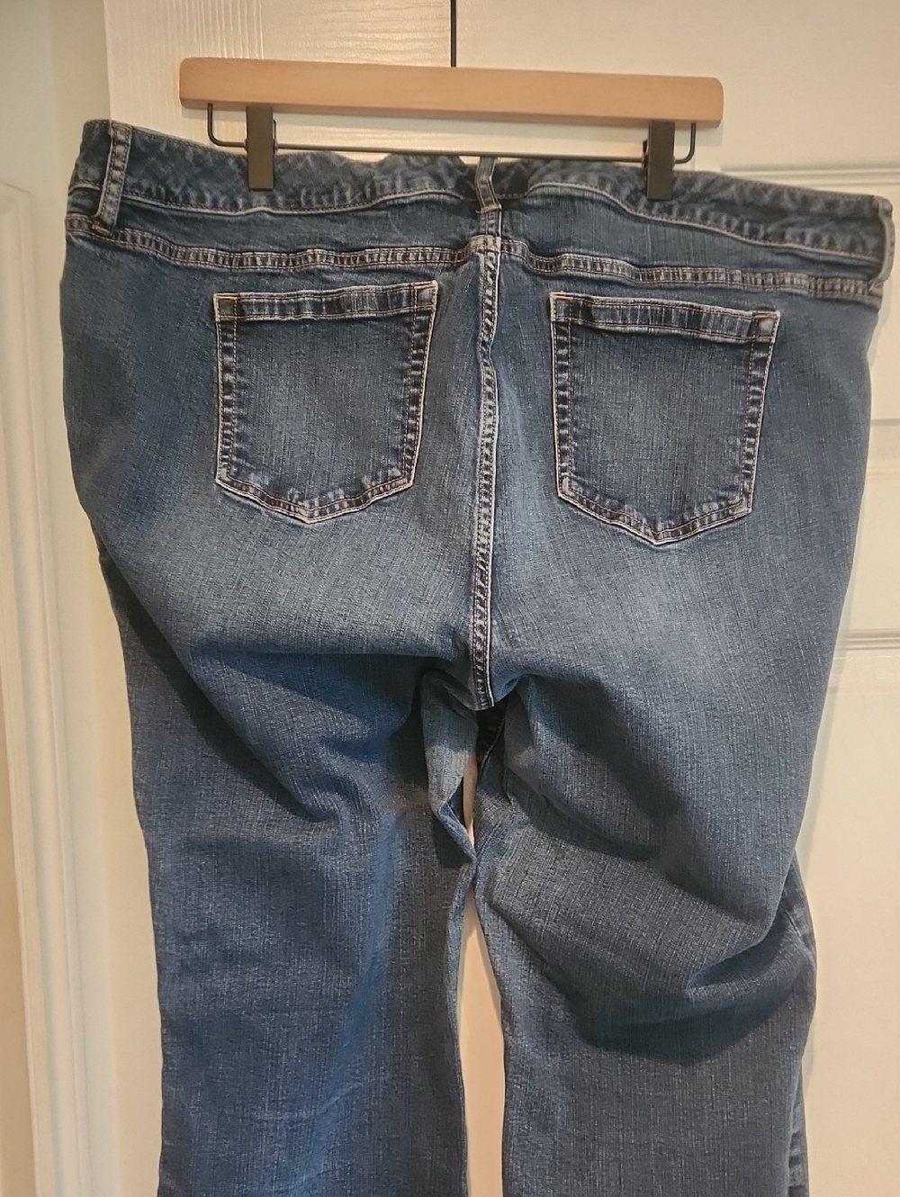 Preowned Torrid Sz 22 Relaxed Bootcut Denim Jeans Medium Wash *Bottom Hem Fray* - Picture 6 of 13